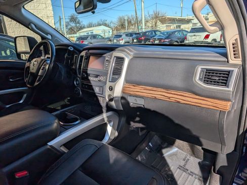 Used 2018 Nissan Titan SL w/ Chrome Package image 13