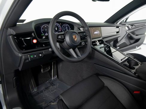 New 2026 Porsche Panamera 4 image 4