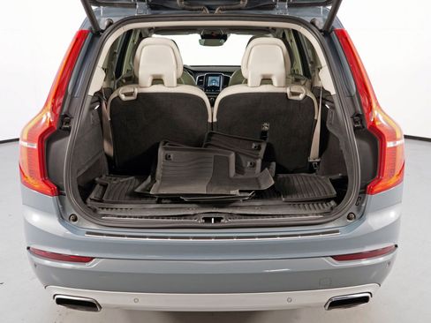 Used 2020 Volvo XC90 T6 Momentum image 9