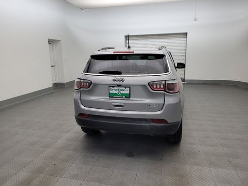 Used 2019 Jeep Compass Latitude FWD image 7