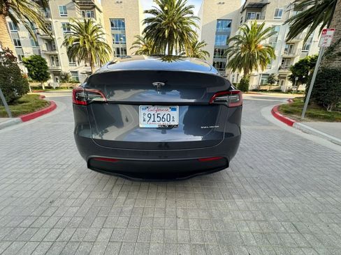 Used 2024 Tesla Model Y 2WD image 6
