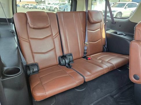 Used 2017 Cadillac Escalade ESV Premium Luxury AWD/4WD image 13