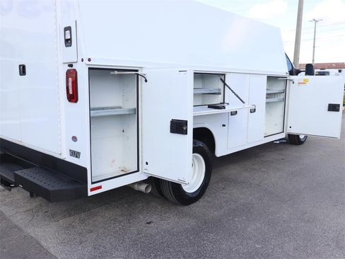 Certified 2022 Ford E-450 and Econoline 450 Super Duty w/ Power Windows & Locks Group image 13