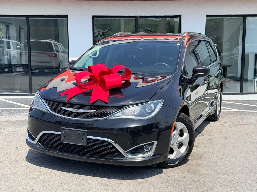Used 2017 Chrysler Pacifica Touring-L Plus FWD image 1