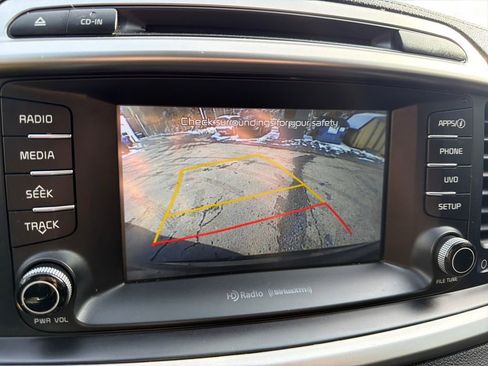 Used 2017 Kia Sorento LX w/ LX Convenience Package image 15