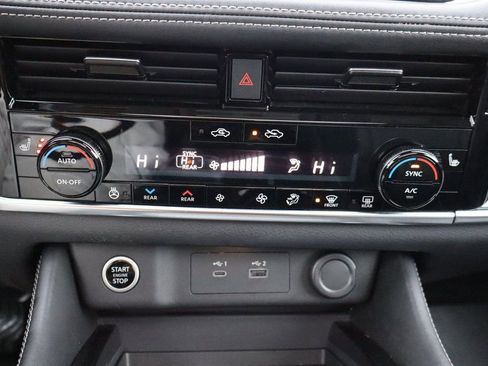 Used 2022 Nissan Rogue SL w/ SL Premium Package image 14