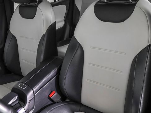 Used 2021 Mercedes-Benz GLB 250 4MATIC w/ AMG Line image 22