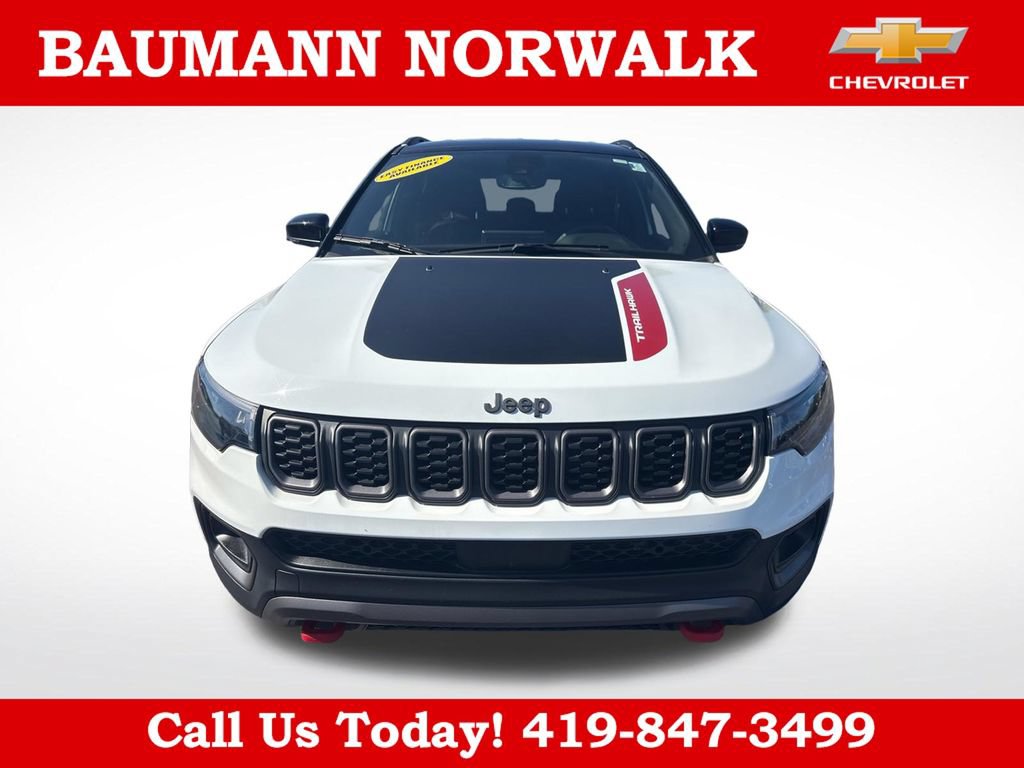 Used 2025 Jeep Compass Trailhawk AWD/4WD image 8