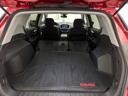 Used 2023 GMC Terrain SLE w/ Driver Convenience Package FWD image 7