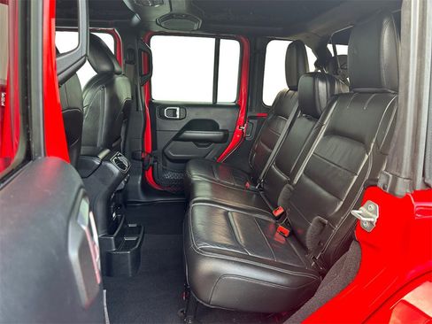 Used 2018 Jeep Wrangler Unlimited Sahara image 15