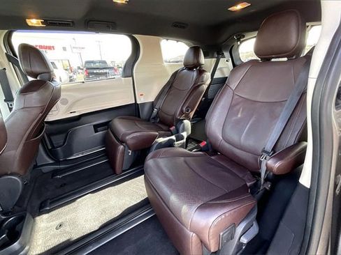 Used 2023 Toyota Sienna Platinum image 28