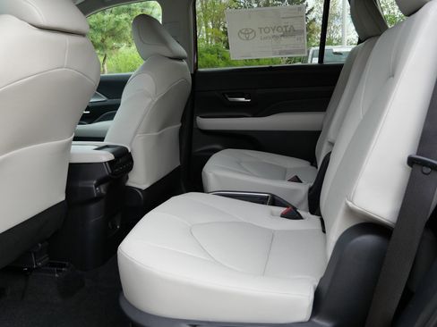 New 2026 Toyota Grand Highlander AWD Hybrid image 8