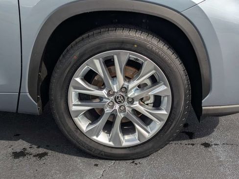 Used 2022 Toyota Highlander Limited FWD image 14
