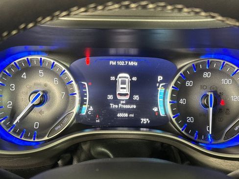 Used 2023 Chrysler Pacifica Touring-L FWD image 22