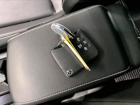 Used 2024 Volkswagen Tiguan SE R-Line image 14