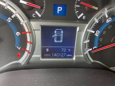 Used 2016 Toyota 4Runner SR5 AWD/4WD image 28