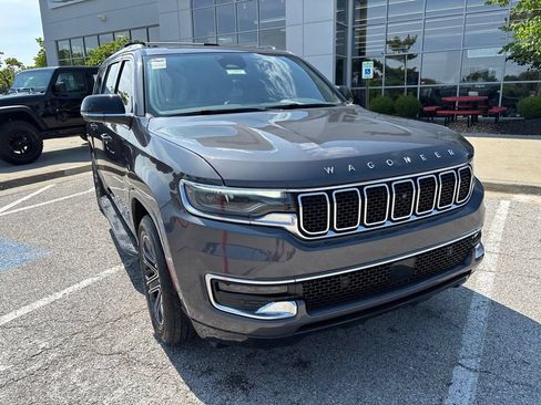 Used 2023 Jeep Wagoneer L 4WD w/ Premium Group I image 7