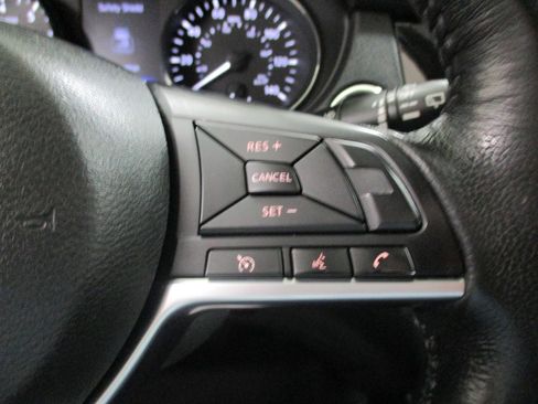 Used 2018 Nissan Rogue SV image 21