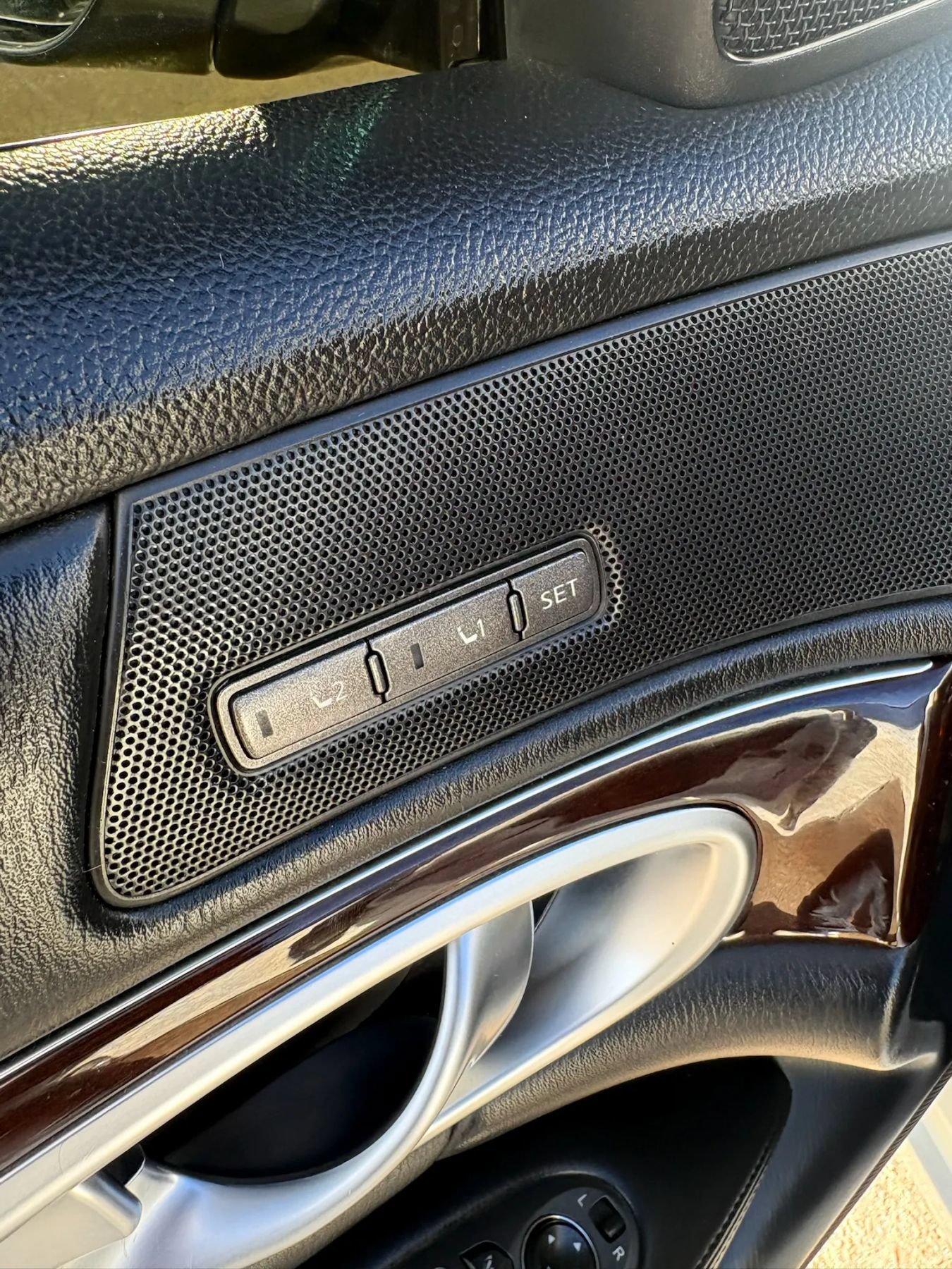 Used 2015 INFINITI Q70 L 3.7 AWD/4WD image 12