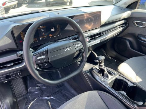 Used 2025 Kia K4 FWD image 32
