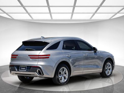 Used 2022 Genesis GV70 2.5T AWD/4WD image 4