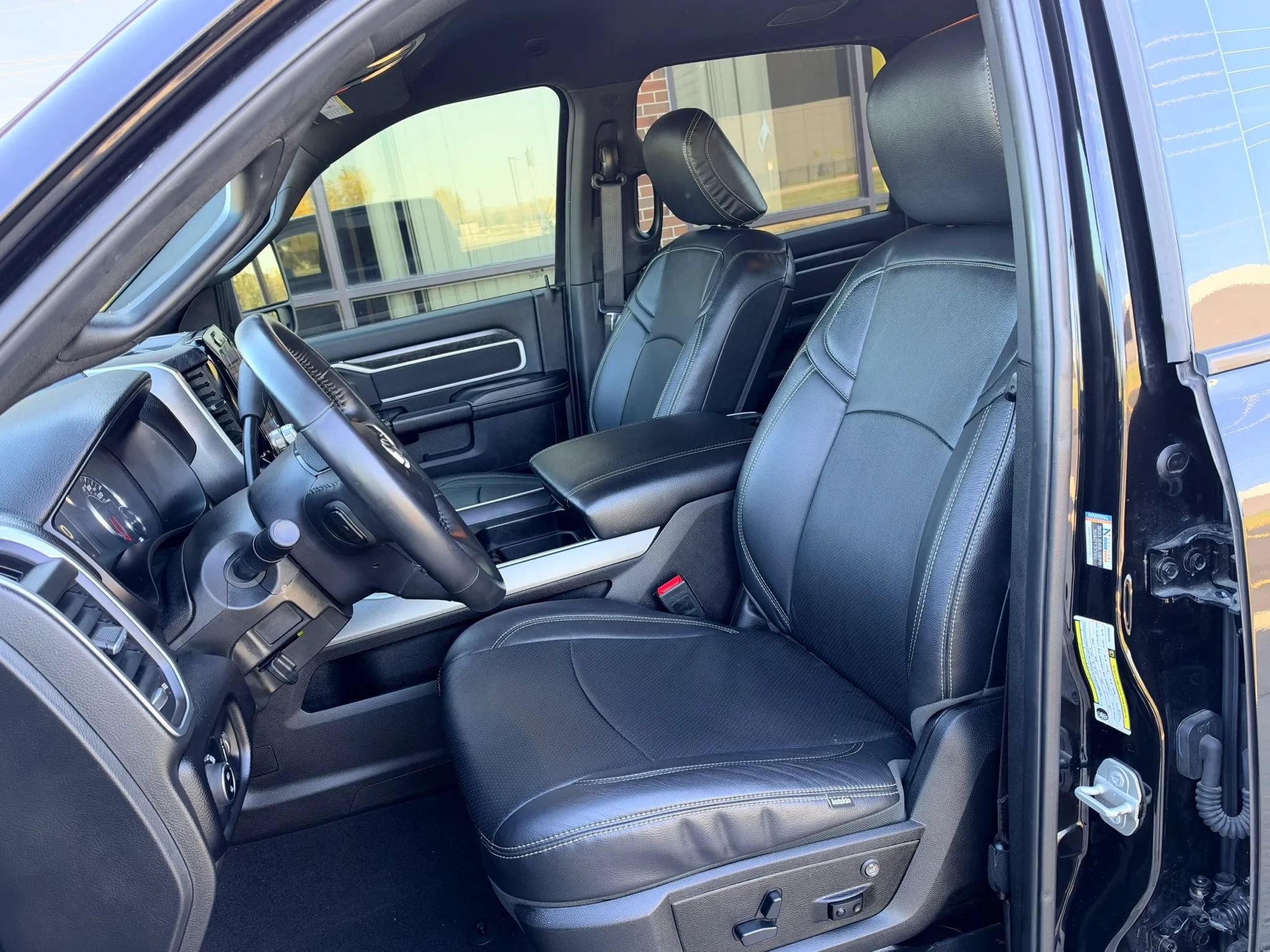 Used 2024 RAM 2500 Big Horn w/ Night Edition AWD/4WD image 3