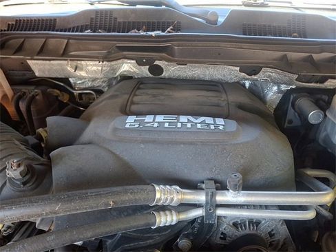 Used 2017 RAM 2500 SLT w/ Luxury Group image 28