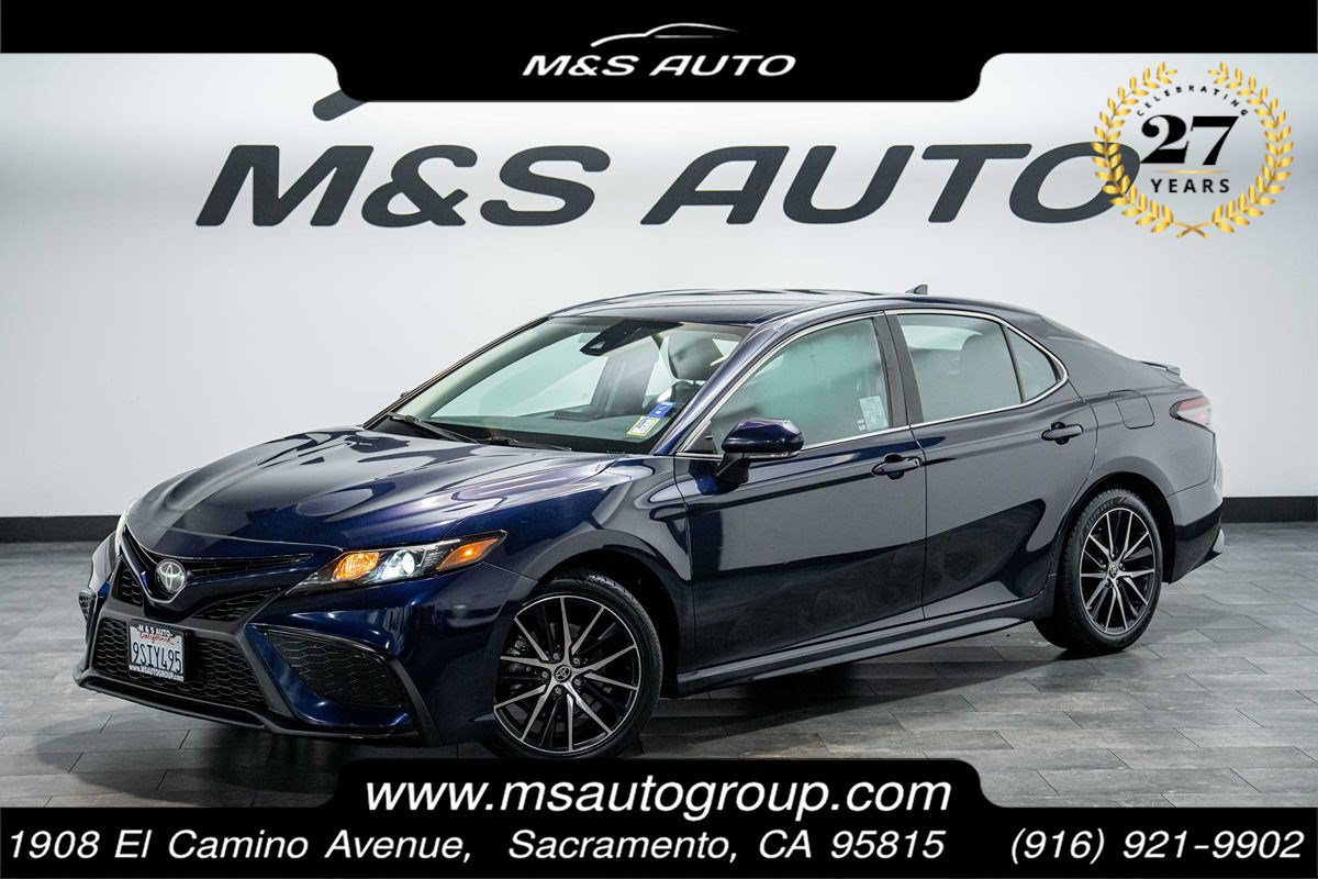 Used 2022 Toyota Camry SE FWD image 1