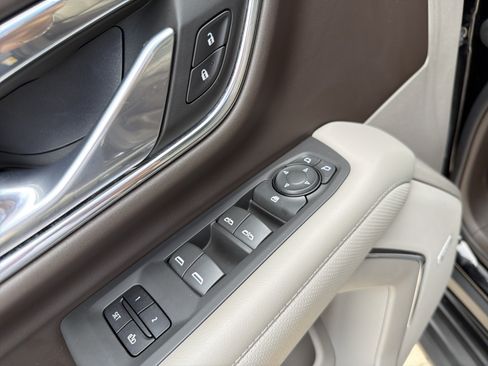 Used 2023 GMC Yukon SLT RWD image 10