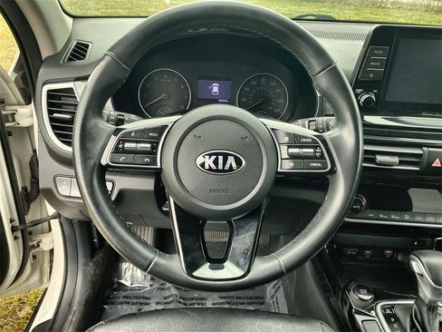 Used 2021 Kia Seltos EX image 11