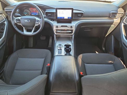 Used 2024 Ford Explorer XLT image 14