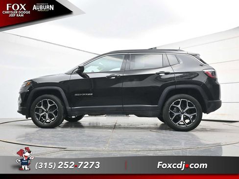 Used 2025 Jeep Compass Limited image 19