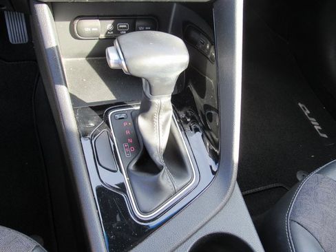 Used 2018 Kia Niro EX image 18