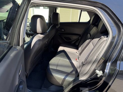 Used 2019 Chevrolet Trax LT w/ LT Convenience Package AWD/4WD image 8
