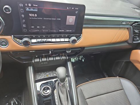 Used 2024 GMC Canyon AT4 w/ AT4 Premium Package image 18