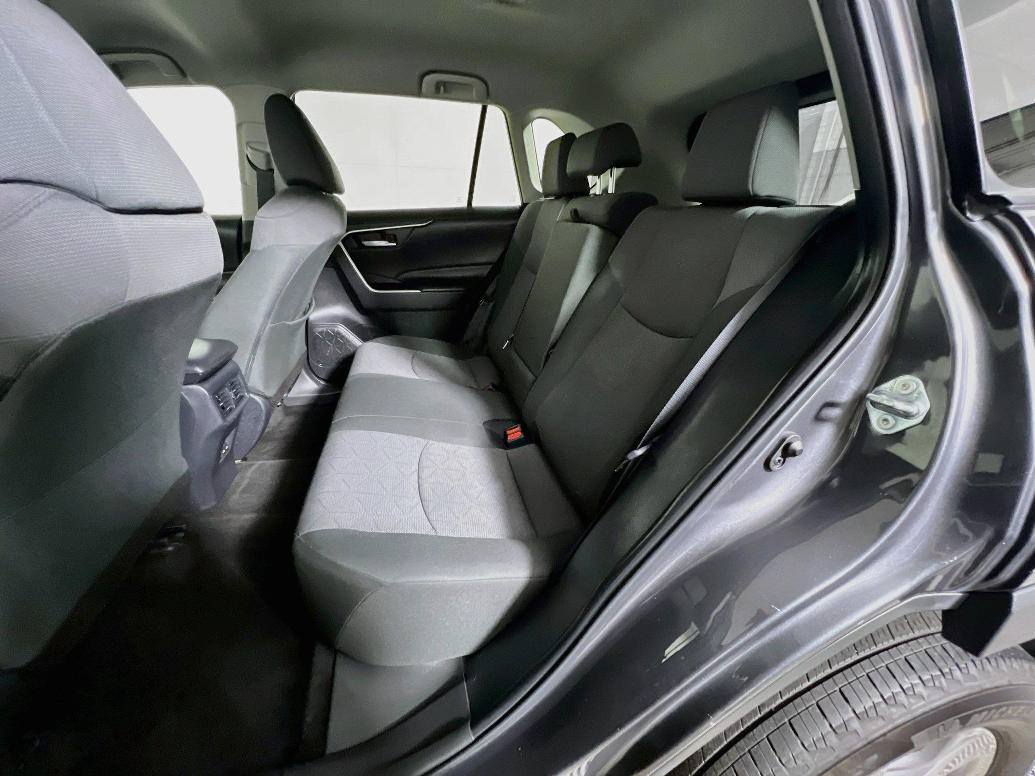 Used 2025 Toyota RAV4 XLE FWD image 29