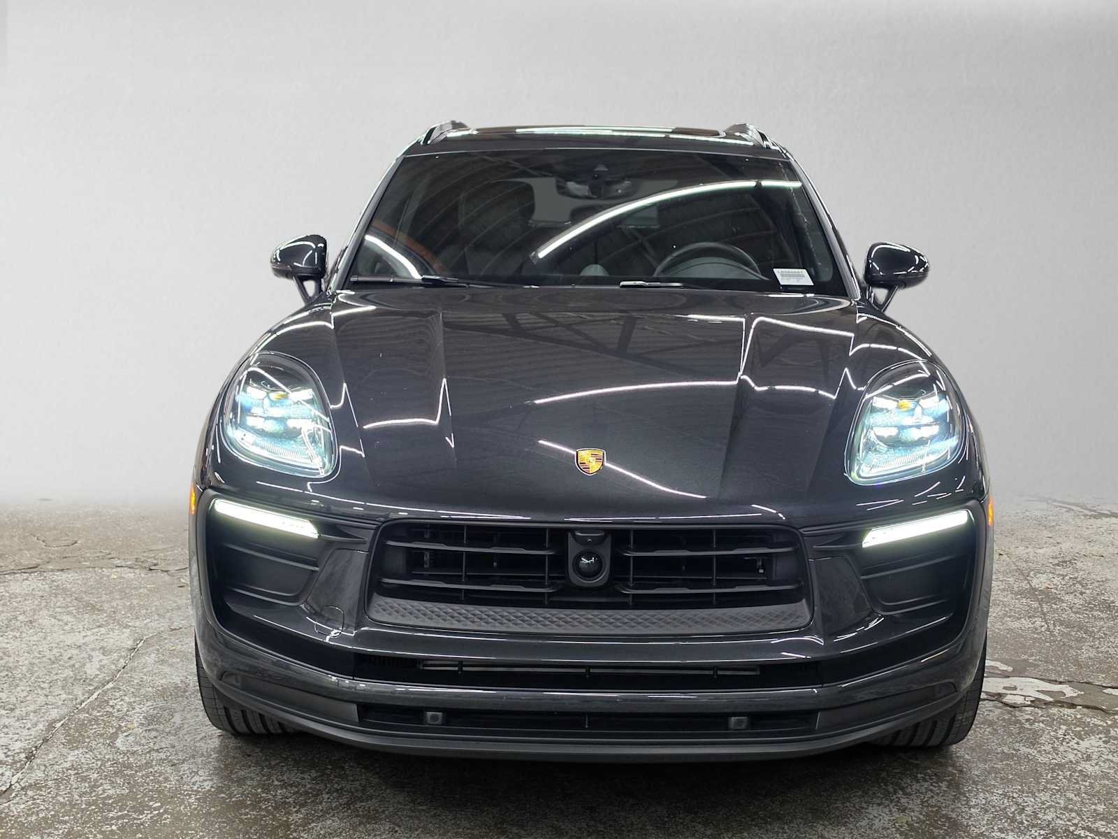 Used 2025 Porsche Macan AWD/4WD image 8