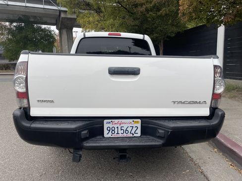 Used 2011 Toyota Tacoma 2WD Regular Cab image 12