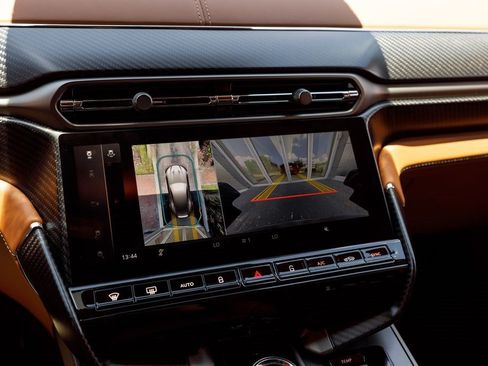 Used 2025 Aston Martin Vanquish RWD image 26