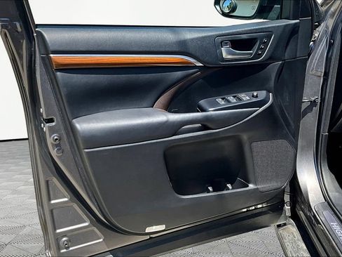 Used 2018 Toyota Highlander Limited AWD/4WD image 21