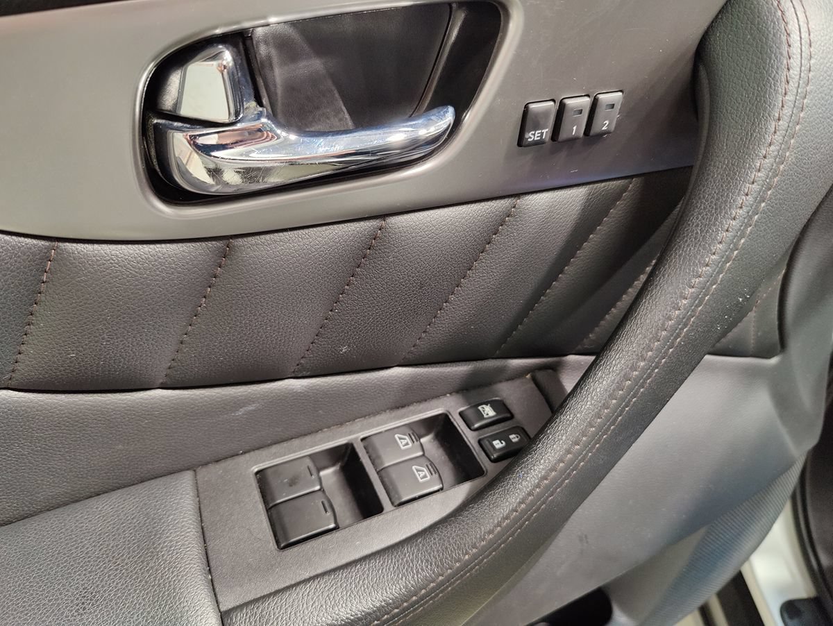 Used 2013 INFINITI FX37 AWD w/ Premium Pkg image 22