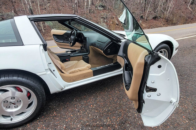 Used 1995 Chevrolet Corvette Coupe RWD image 44