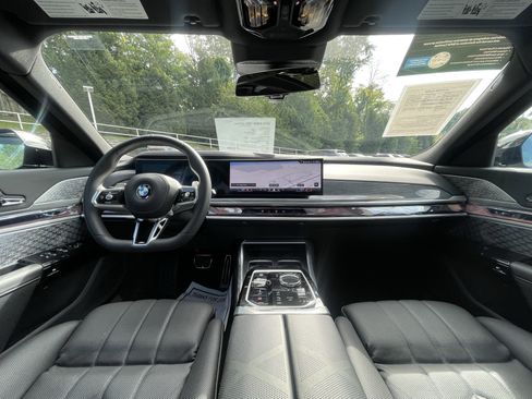 Certified 2025 BMW 760i xDrive AWD/4WD image 16
