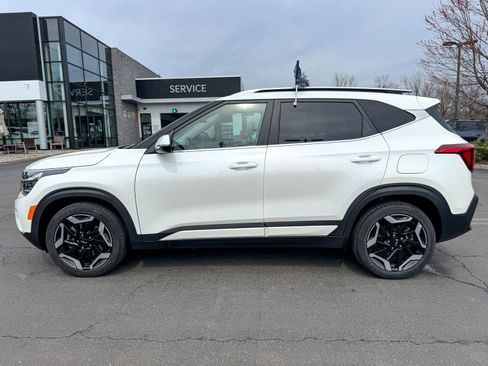 Used 2024 Kia Seltos SX w/ SX Sunroof Package image 11