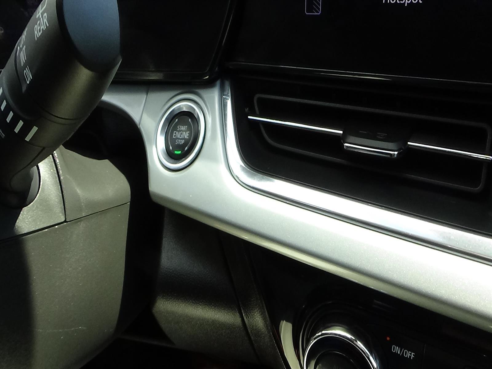 Used 2025 Chevrolet Trax LT w/ LT Convenience Package FWD image 26