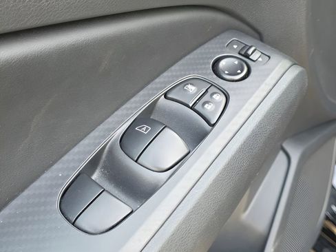 Used 2025 Nissan Altima 2.5 SV FWD image 14