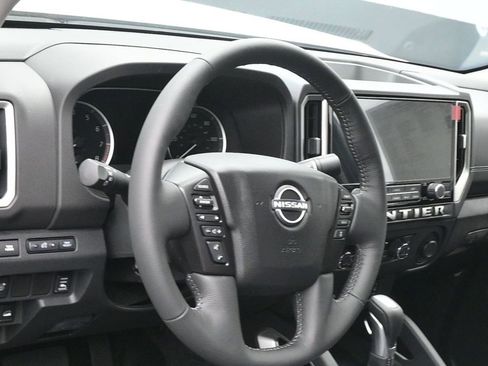 New 2025 Nissan Frontier SV w/ SV Convenience Package image 16