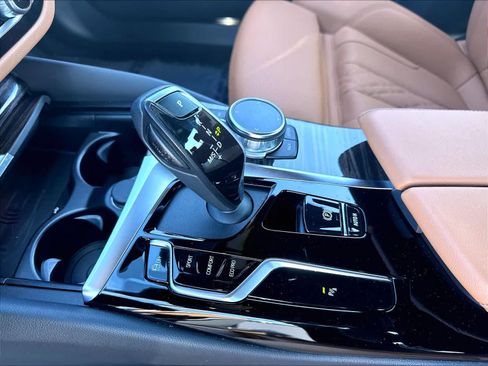 Used 2023 BMW 540i w/ Convenience Package RWD image 19