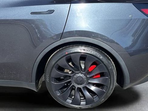 Used 2024 Tesla Model Y Performance image 34