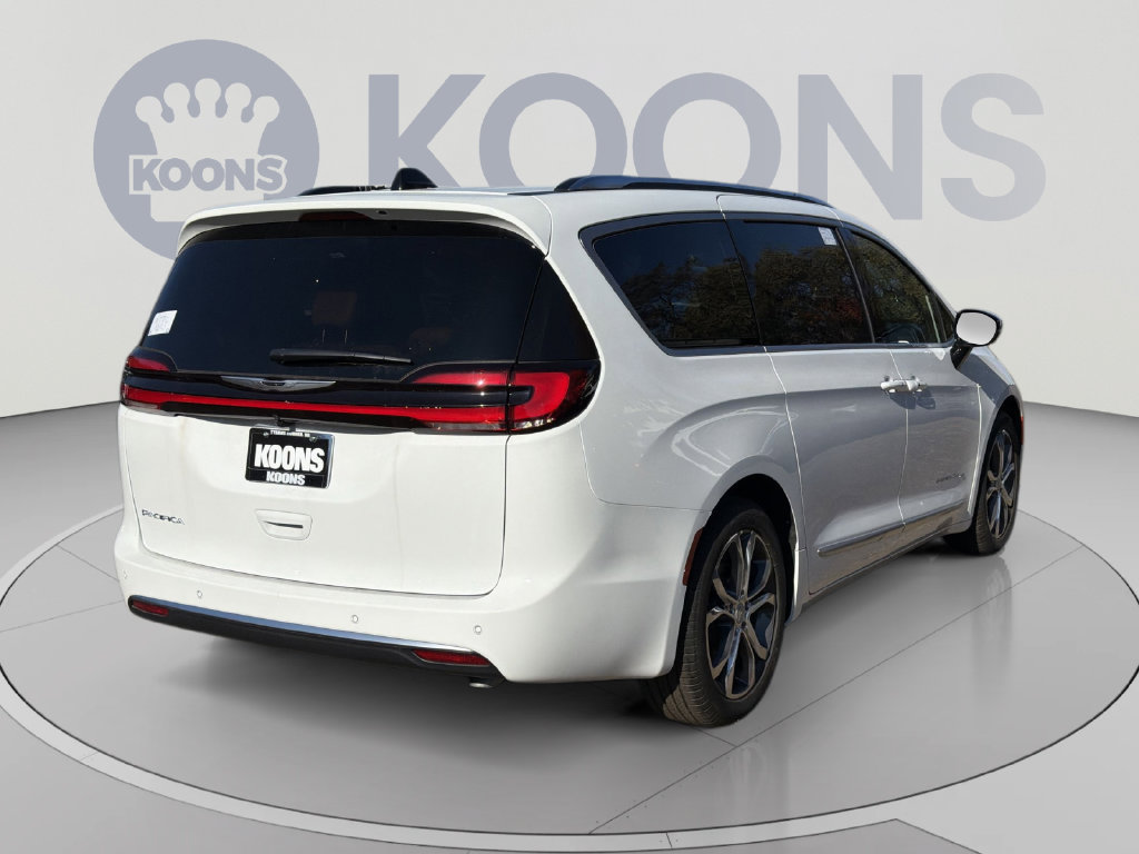 Used 2026 Chrysler Pacifica Pinnacle FWD image 7